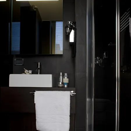 Twentyone Hotel