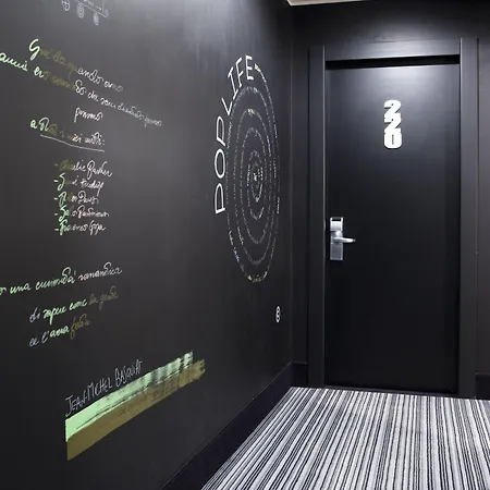 트웬티원 4* 로마