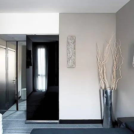 Twentyone Hotel