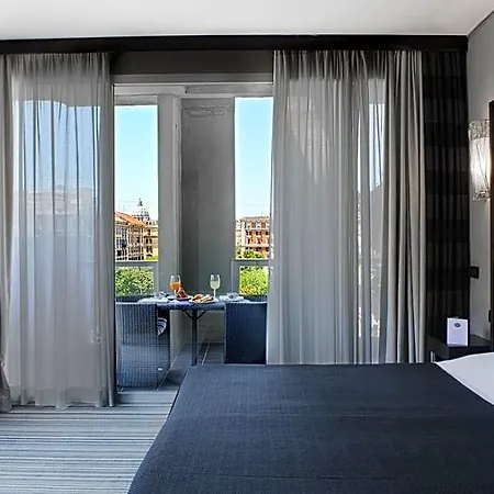 Hotel Twentyone 4*
