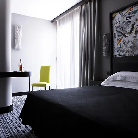Twentyone Hotel 4*
